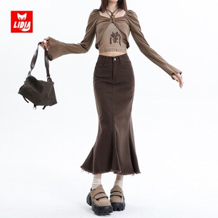 深咖色复古毛边牛仔半身裙女秋季2024新款高腰显瘦包臀a字鱼尾裙