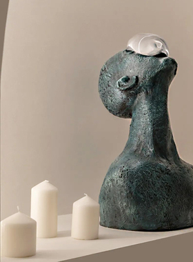 大堂客厅摆设蓝色抽象物无脸男雕塑丑萌大号落地办公桌物