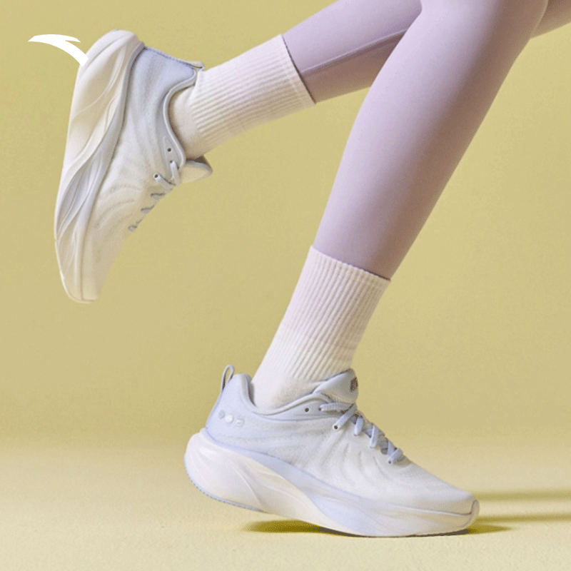 安踏叶子丨轻质厚底跑步鞋