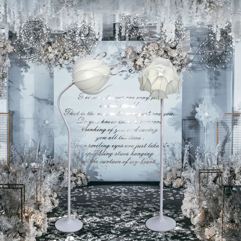 新款婚庆铁艺发光荷花花蕾路引灯光装饰婚礼场景布置舞台摆件道具