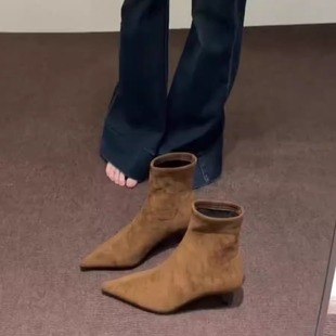 疯狂星团~美拉德超火短靴女冬季复古棕色绒面细跟尖头弹力瘦瘦靴