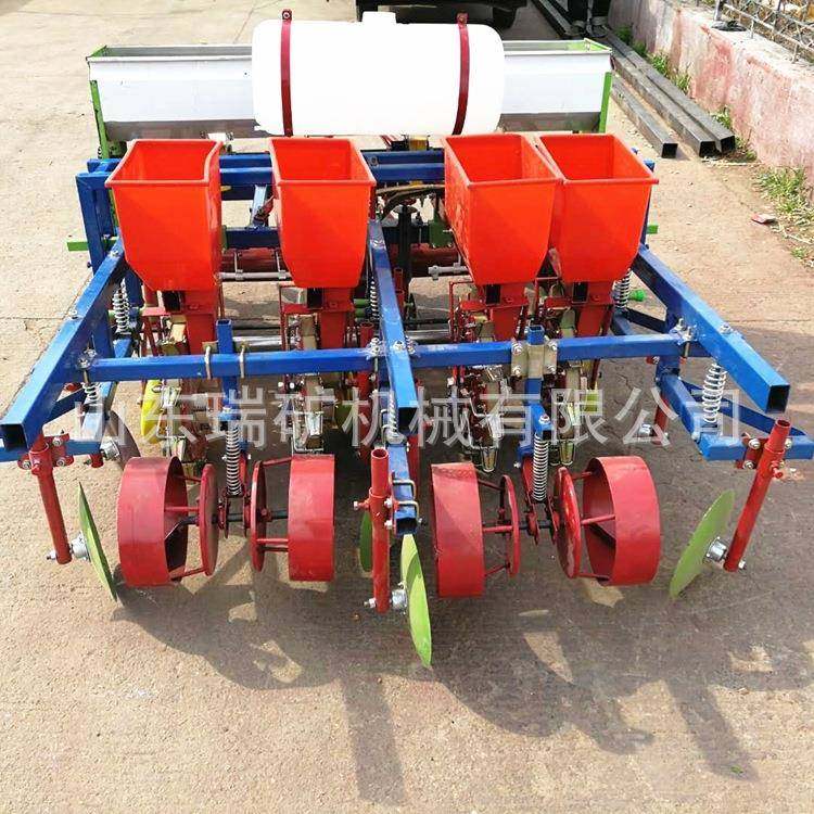 花生起垄带施肥带喷药覆膜覆土可加滴灌先铺膜后种花生机