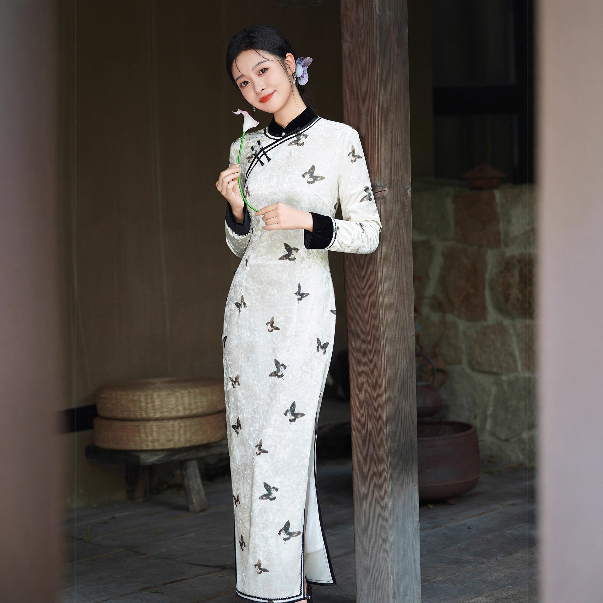 云梦集改良新中式旗袍女秋冬款国风丝绒印花白色连衣裙高端年轻款