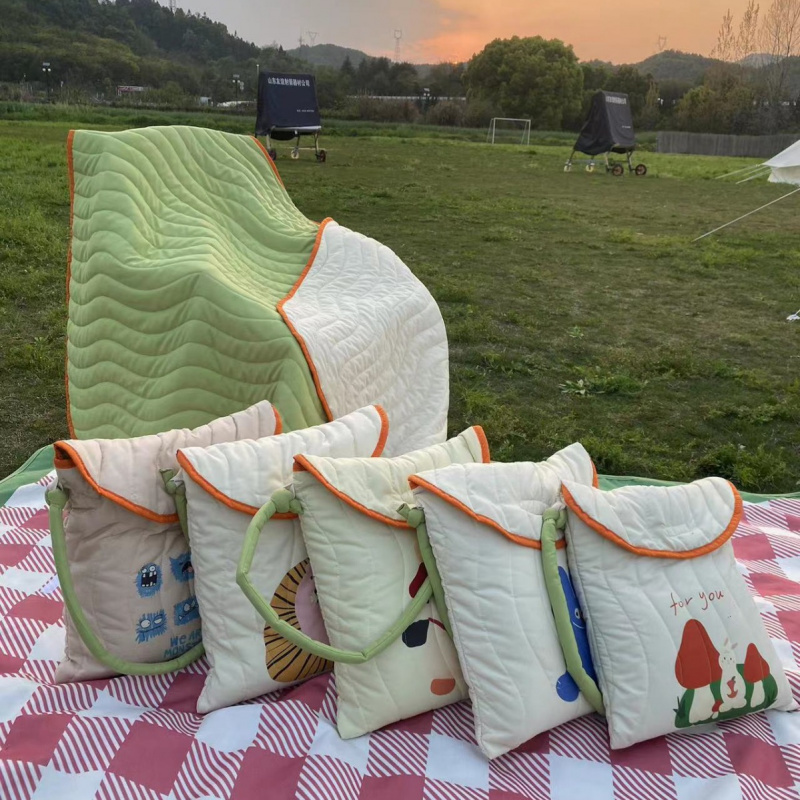 抱枕被子二合一两用款空调被午睡