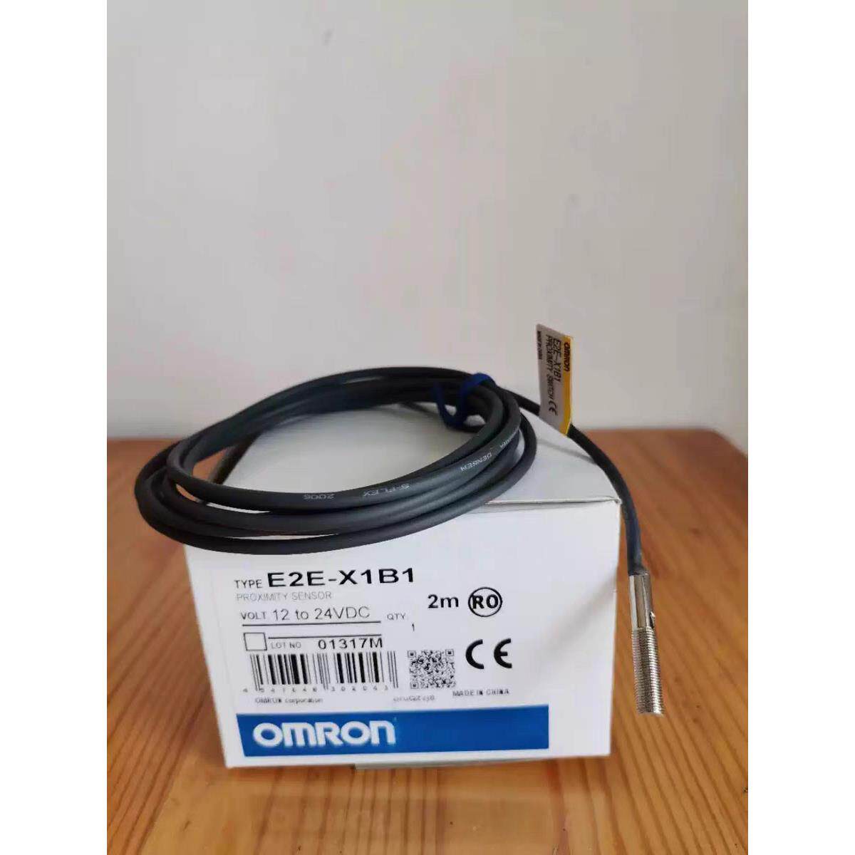 接近开 关E2E-CR8C1 CR8B1 E2E-X1C1 X1B1 X1C2 X1B2感测器