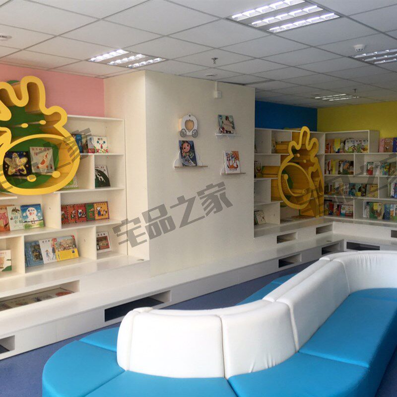 满墙长颈鹿大书架展示架样板房书店儿童绘本馆书柜