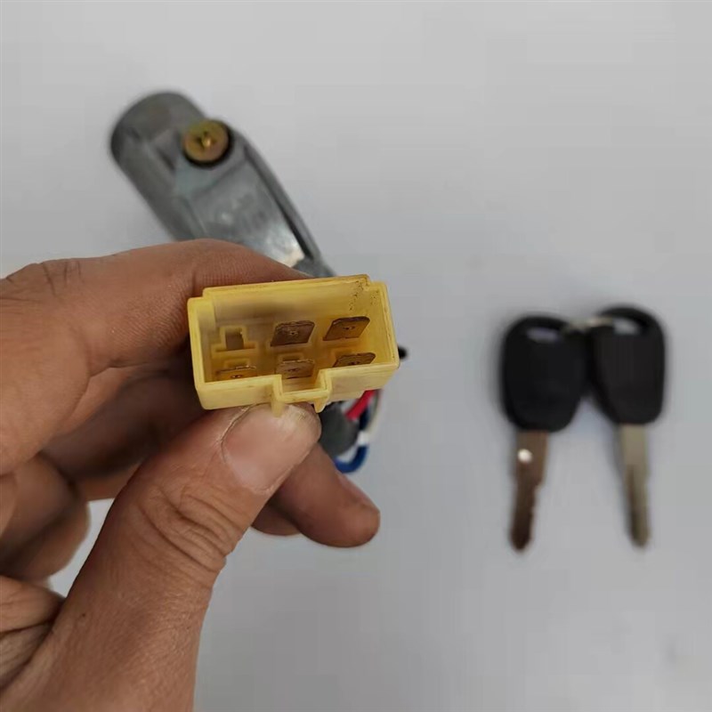 东风多利卡凯普特金刚锐铃小霸王点火锁锁汽启动钥匙