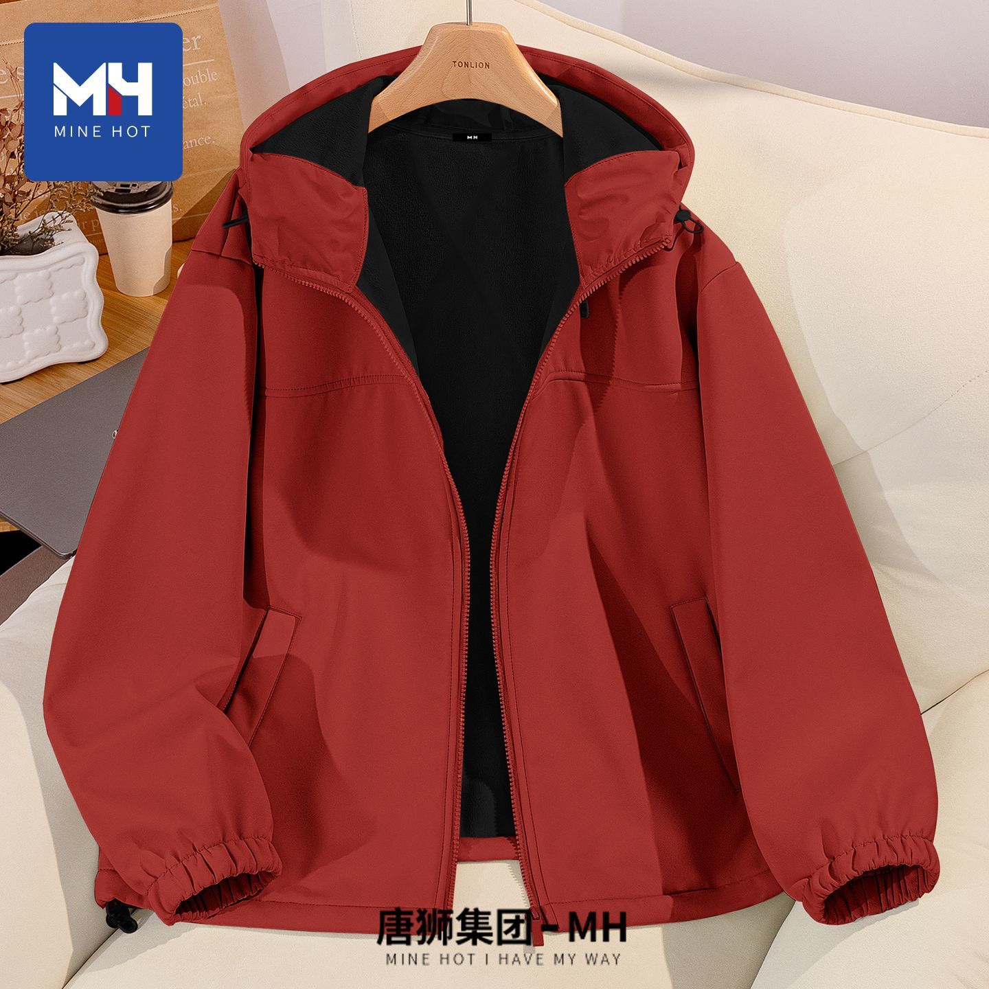 唐狮集团MH红色冲锋外套女秋冬季