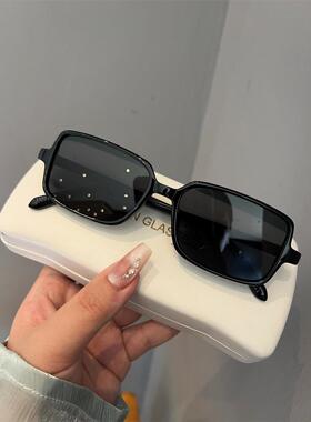 2025新款覆古长方形黑色太阳镜女士防紫外线男士高品质素颜网红太