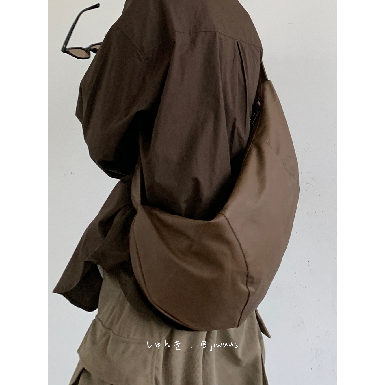 Jiwuus 几物日系覆古咖啡色斜挎包男女生学院风百搭单肩水饺揹包