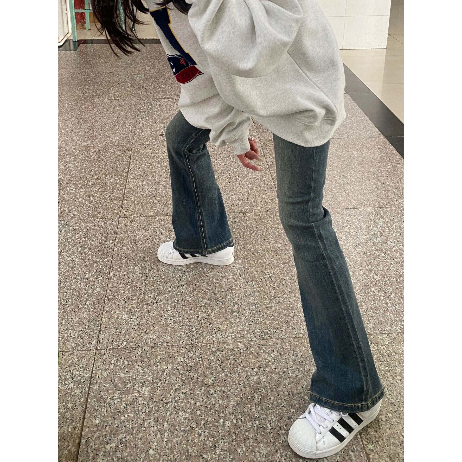 水泥灰高腰微喇叭牛仔裤女2025春夏新款胖妹妹mm显瘦梨形身材裤子