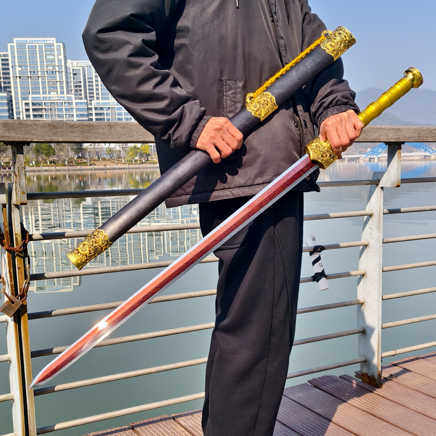 龙泉宝剑红色花纹钢锻造龙纹双手剑乌木鞘6斤重剑镇宅摆件未开刃