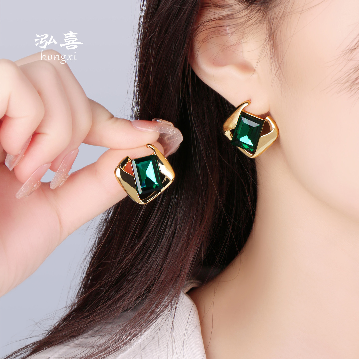 绿色水晶几何方形耳钉时尚百搭法式复古耳环新款高级感耳饰银针,饰品/流行首饰/时尚饰品新,耳钉,淘宝优惠券,粉丝福利购,淘宝优惠卷