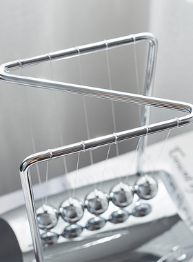 创意牛顿摆球混沌磁悬浮平衡装饰品家居客厅书桌电视柜小摆设