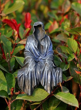 哥特暗黑风克苏鲁恶魔黑袍修士神像撒旦坐姿雕塑树脂装饰雕像