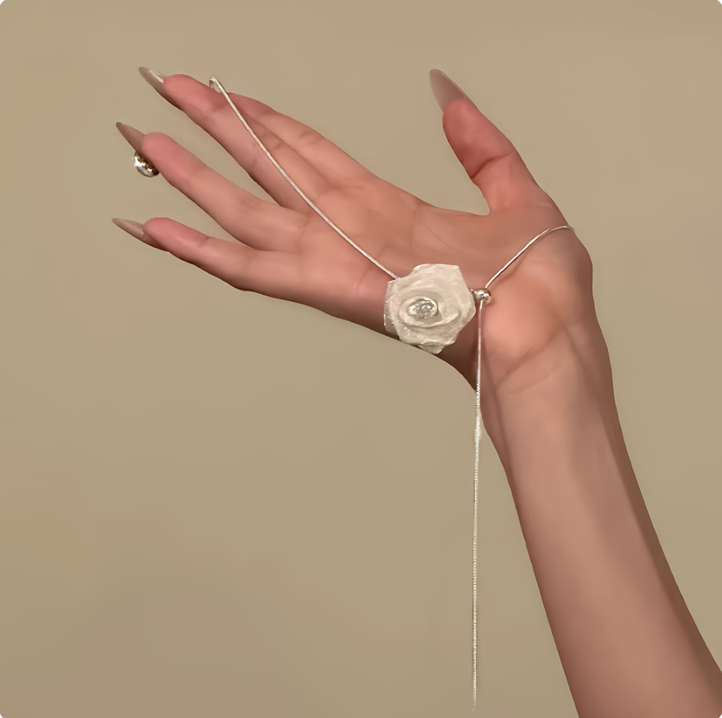 法式超仙白色花朵项链女2025新款高级感轻奢小众设计时尚锁骨颈链