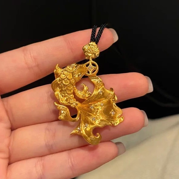中古金色小锦鲤项链复古新中式金鱼吊坠锁骨链气质百搭高级感颈链