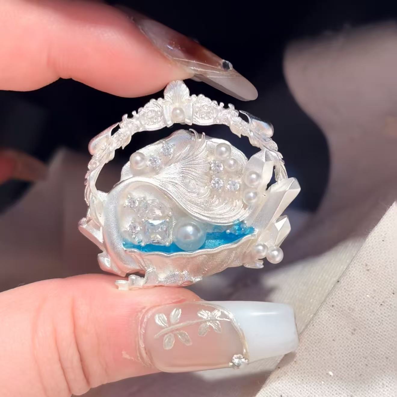创意人鱼尾珍珠银色胸针百搭