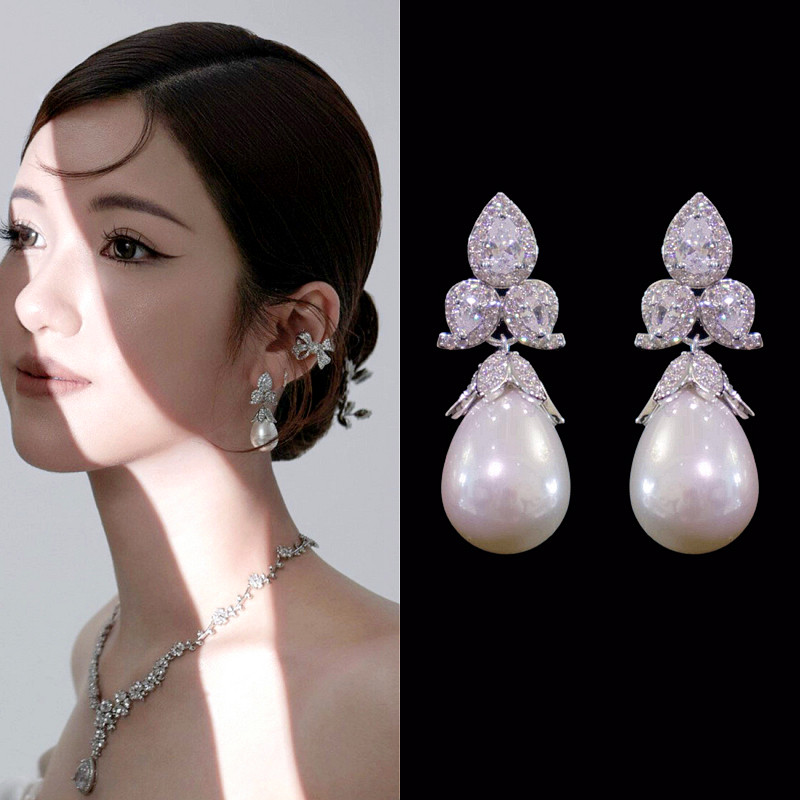 高级感法式优雅镶钻温柔水滴珍珠耳环复古气质银针婚纱晚礼服耳饰