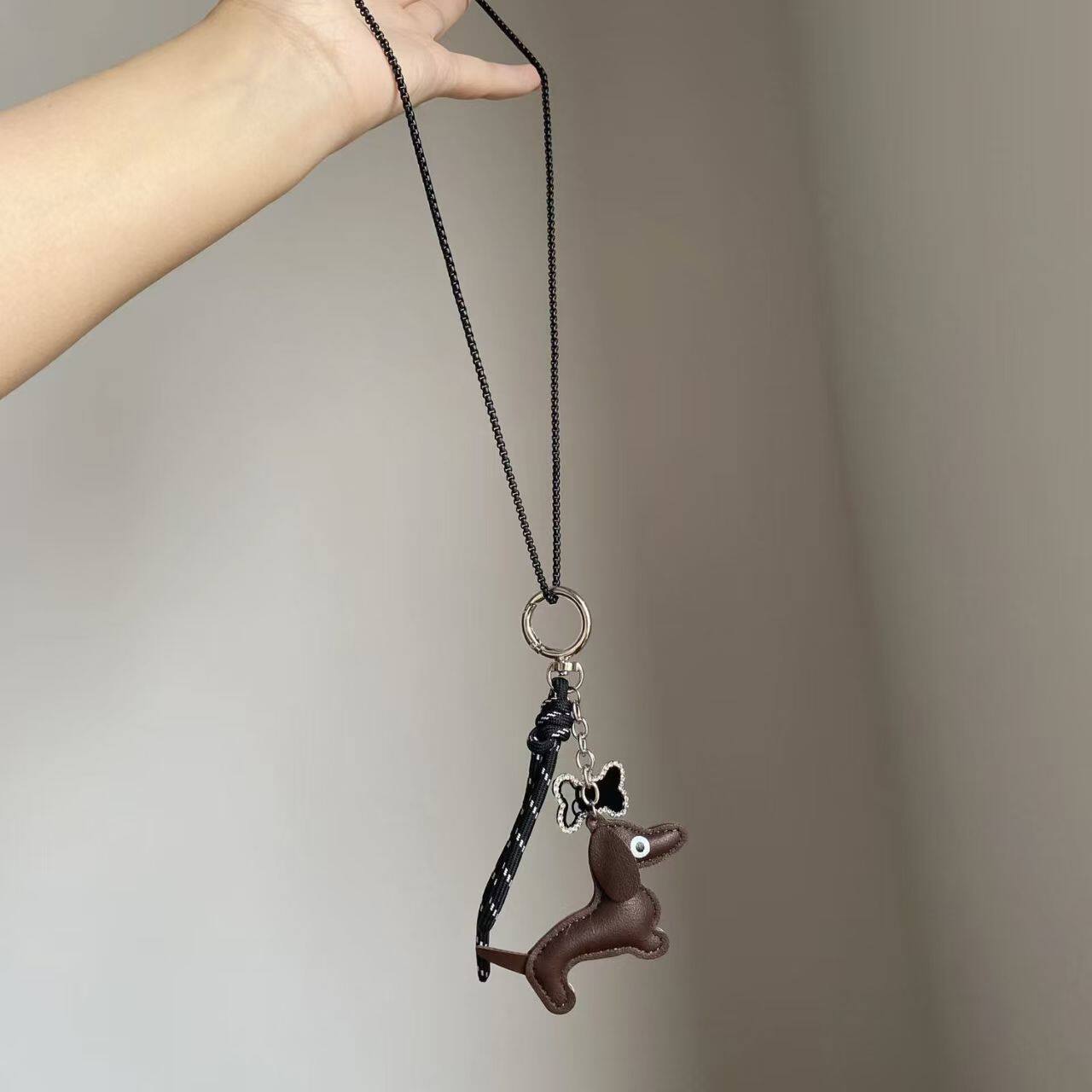 皮质腊肠狗骨头小狗巧克力长款项链女个性高级感时尚挂件项饰配饰