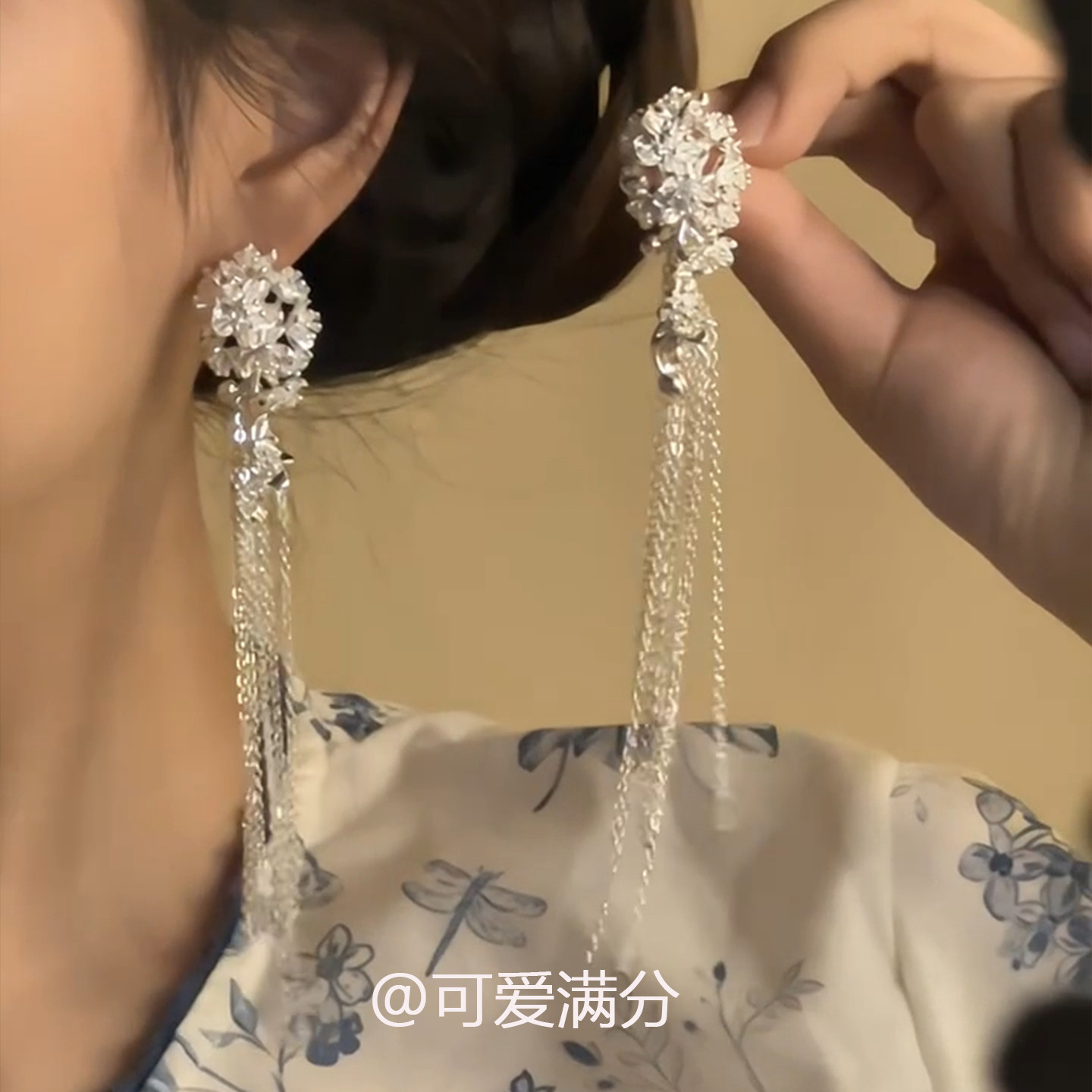 清冷感银色手捧花流苏耳钉古风旗袍耳坠精致高级感秋冬耳环耳饰