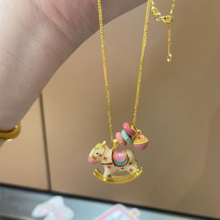 彩虹小木马项链重工古法可爱珐琅多巴胺锁骨链新中式小马吊坠颈链