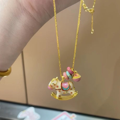 彩虹小木马项链重工古法可爱珐琅多巴胺锁骨链新中式小马吊坠颈链