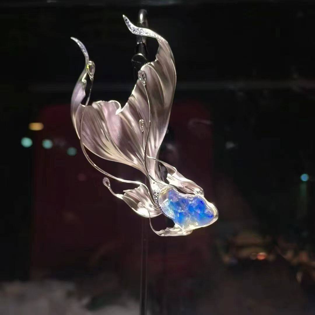 「深海精灵」新中式梦幻海底鱼胸针轻奢时尚灵动水母2026别针配饰