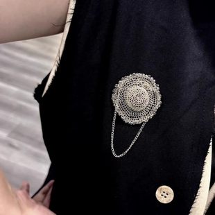 轻奢气质帽子胸针手工编织银色金属丝线蕾丝别针女高级感复古配饰