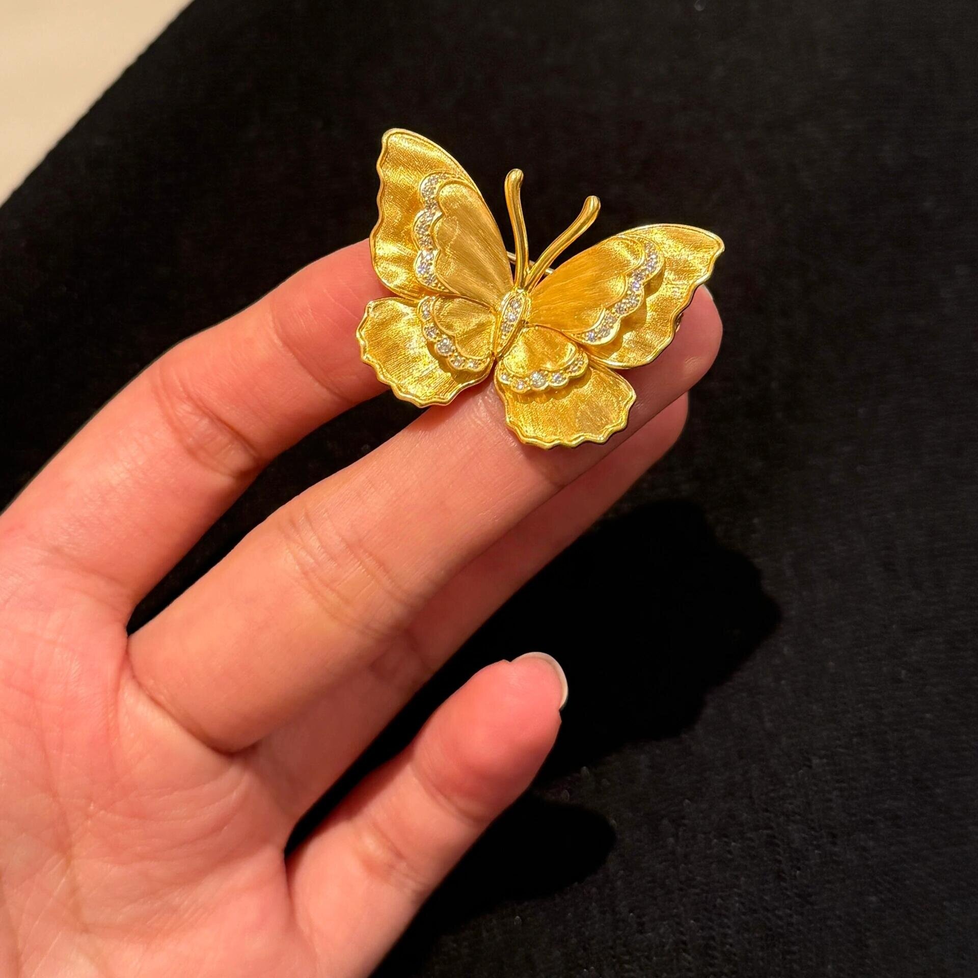法式复古金色光面蝴蝶胸针精致优雅气质胸花高级感西装大衣配饰女