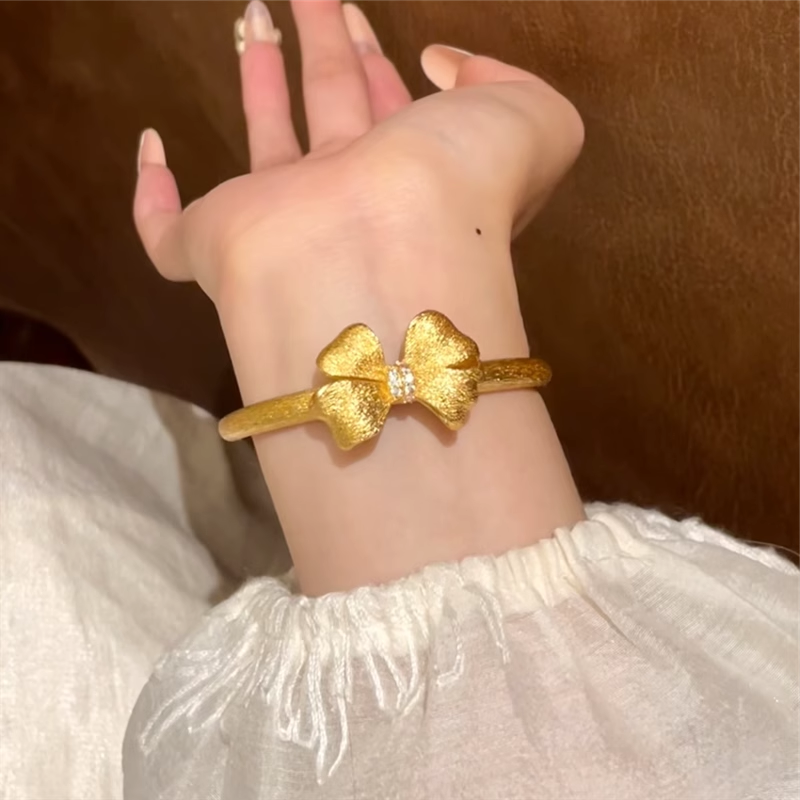 黄金色镶钻拉丝缎带立体大蝴蝶结手镯女款在逃公主大镯子开口手环