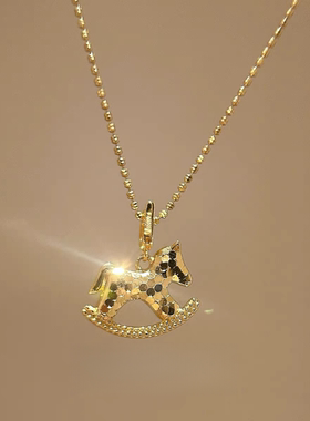 小红书同款碎冰冰摇摇马项链时尚百搭小众设计精致高级感锁骨链女