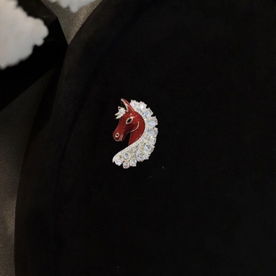 vintage中古仿水晶马首胸针生肖马本命年造型别针配饰高级感胸花