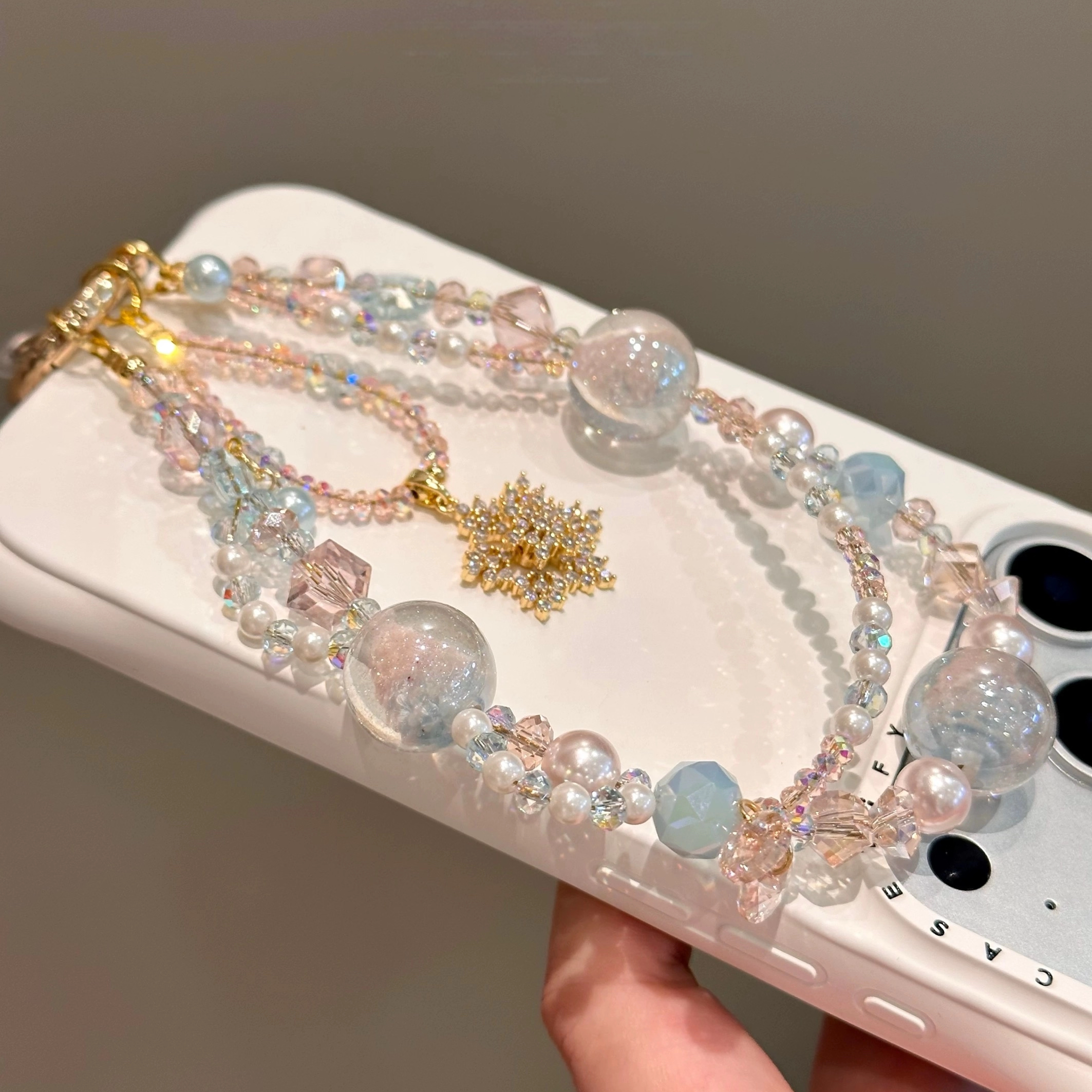 【雪国精灵】转转雪花挂坠蓝粉白治愈配色圣诞树串珠唯美手机链