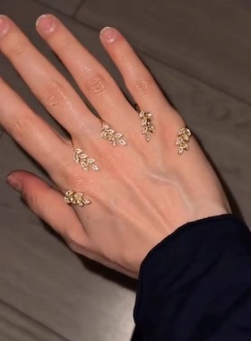 法式复古金色交叉五指闪钻戒指