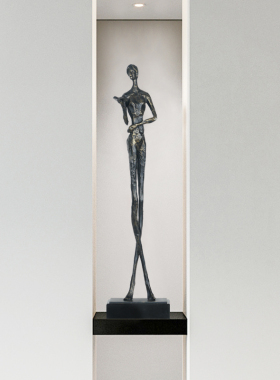 艺术雕塑坐姿长腿物装饰品样板房展厅抽象复古像铁艺金属
