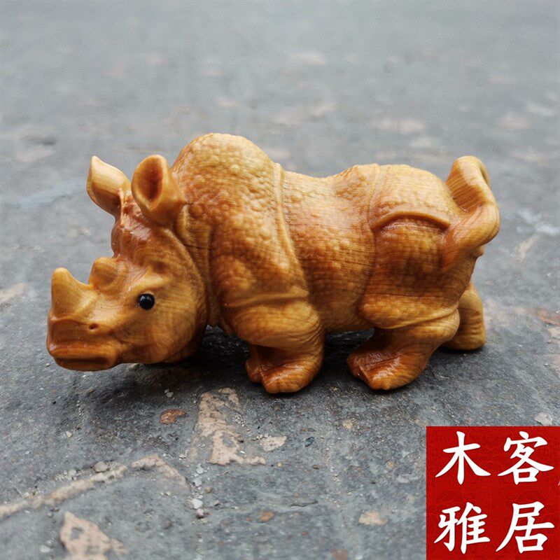 崖柏犀牛实木质雕刻动物牛气冲天斗牛居摆设