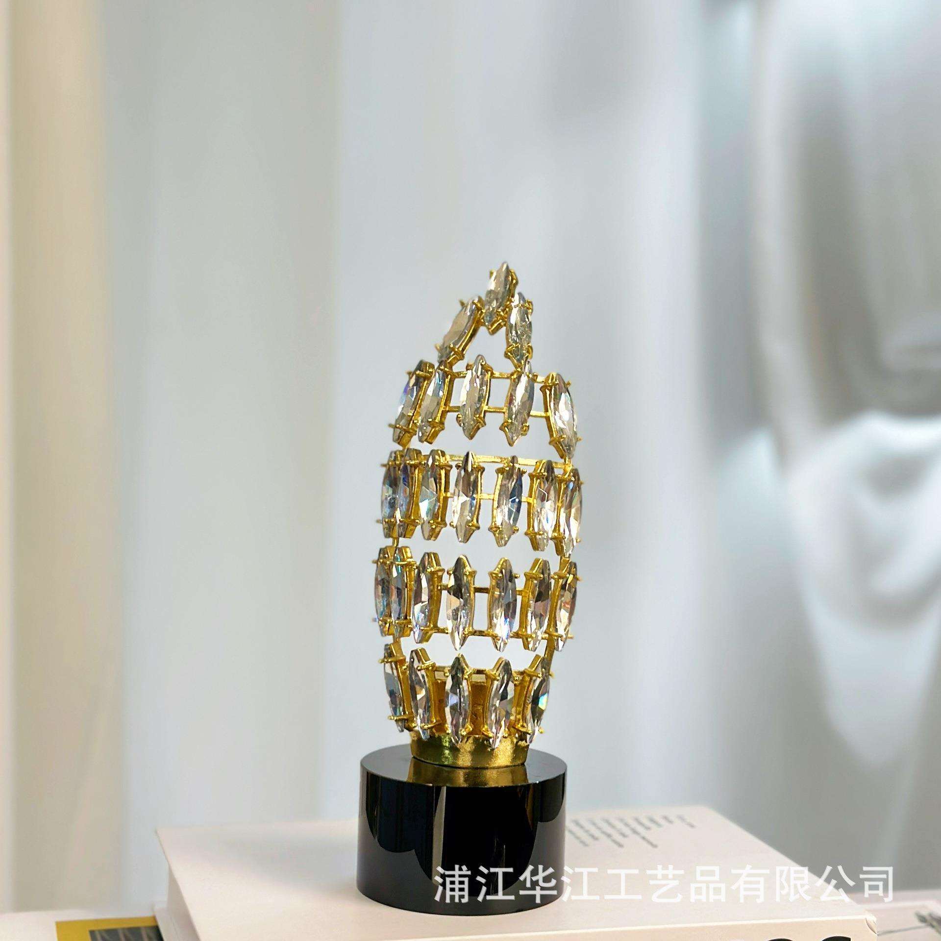 轻奢高级感合金多棱形钻石款黑色水晶底座客厅家居摆件