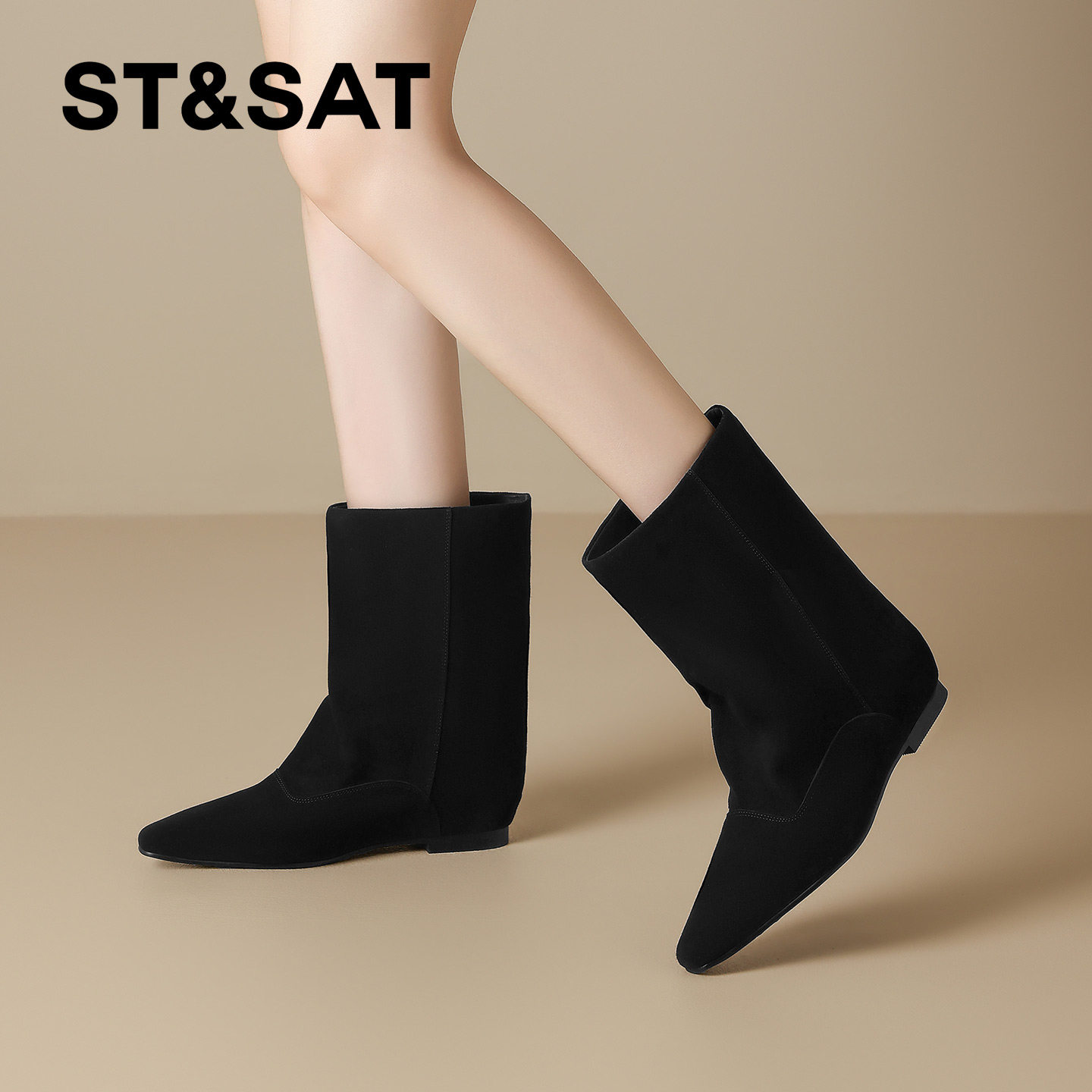 St&Sat/星期六复古绒面尖头内增高中筒靴女2026新款显瘦黑色靴子