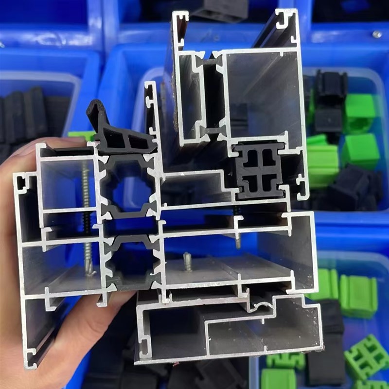 样角卡扣样角连接件样角扣展示铝材塑胶件门窗配件样角胶断桥门窗