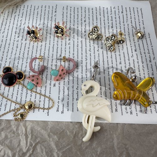 C家马车家尾货处理 外贸出口单 米奇手链米奇耳钉天鹅不对称耳钉