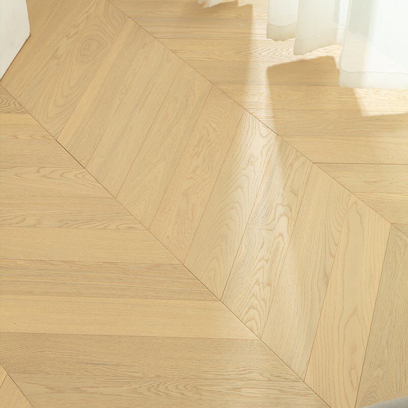 蓝琪佳尔桃橡木鱼骨拼多层实木复合意式半透环保