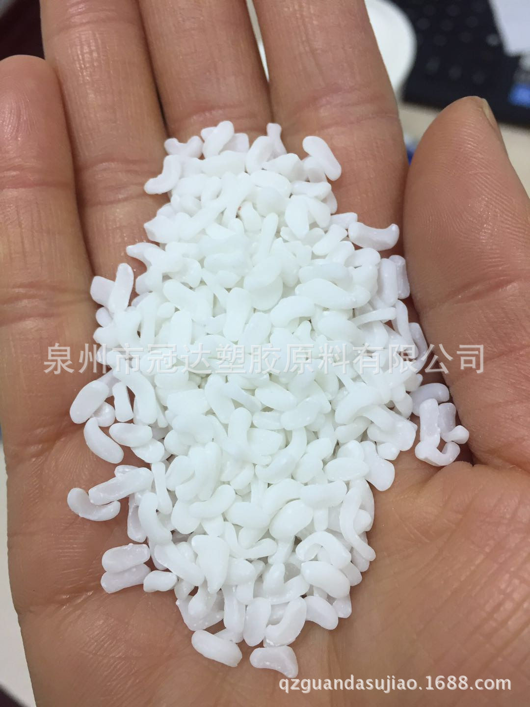 工厂直销填充母粒吹膜注塑填充料碳酸钙填充母料透明填充母粒