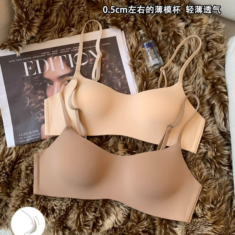 夏季一片式无痕内衣女小胸聚拢上托防下垂无钢圈薄款舒适光面