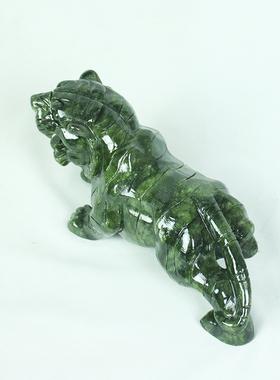 天然玉石老虎青玉虎上山虎虎生威生肖招財补角家居客厅装饰品