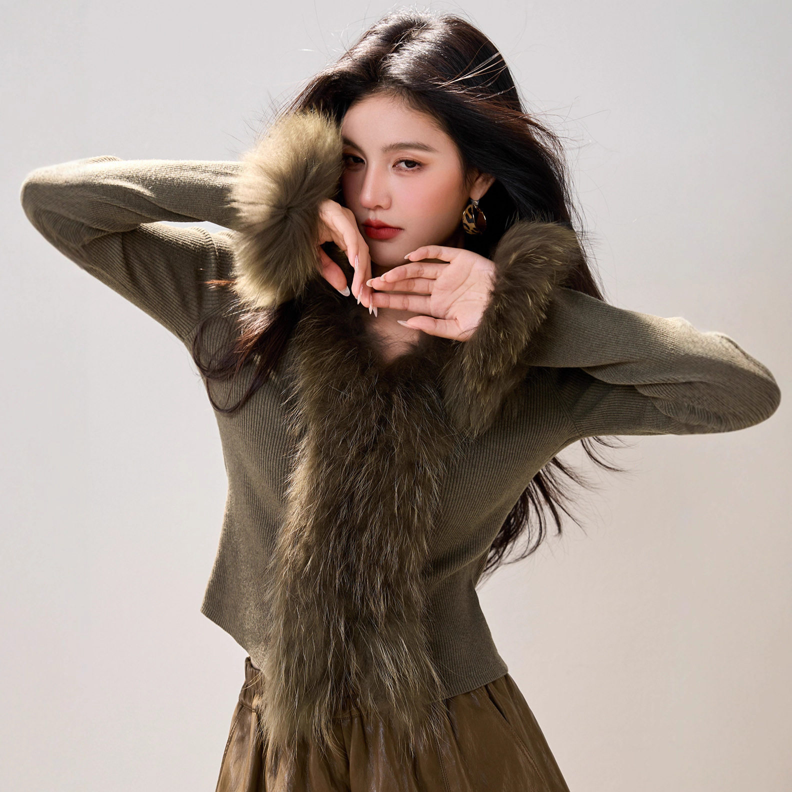 名媛轻奢女装针织毛衣秋冬毛毛新款内搭纯色软糯绵羊绒上衣