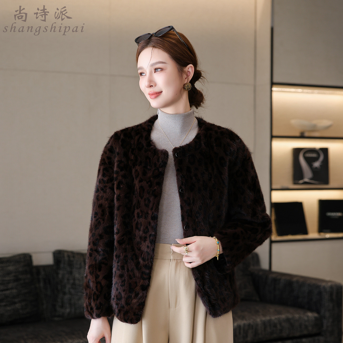 水貂皮草女2025冬季新款时尚拼貂豹纹减龄短款小个子皮毛一体外套