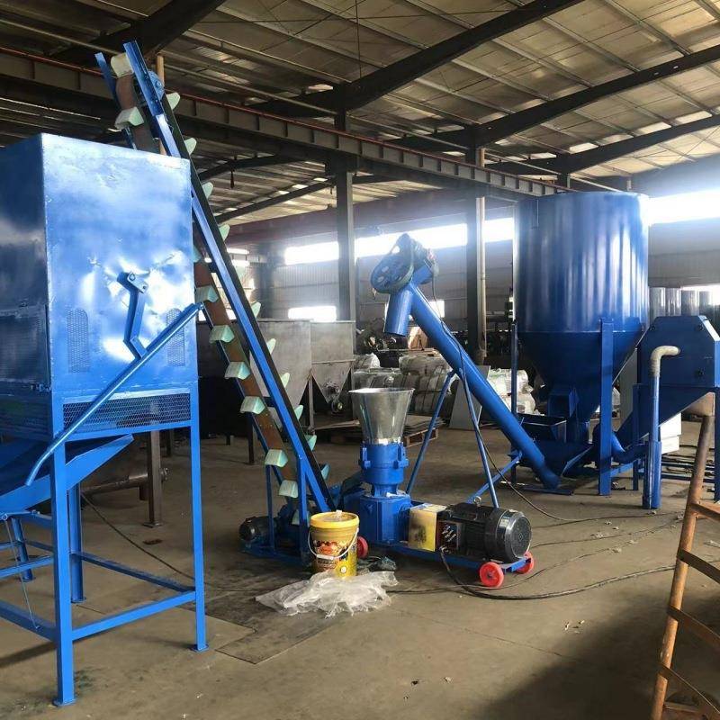 鸡鸭鱼饲料颗粒机牧草饲料颗粒成型机苜蓿草玉米粒饲料造粒机