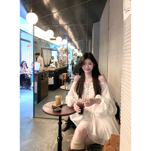 jijilulu积极璐 巴黎之夜 一字肩连衣裙女长袖白色收腰蓬松裙子