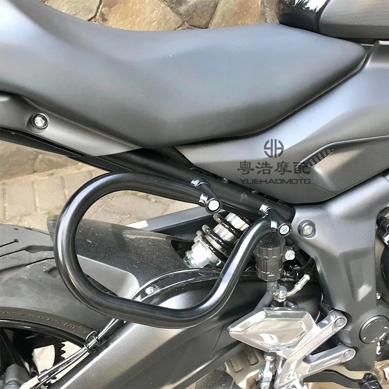 适用 凯旋660改装防摔护杠 三叉戟660改装件车身后保险杠 保护杠